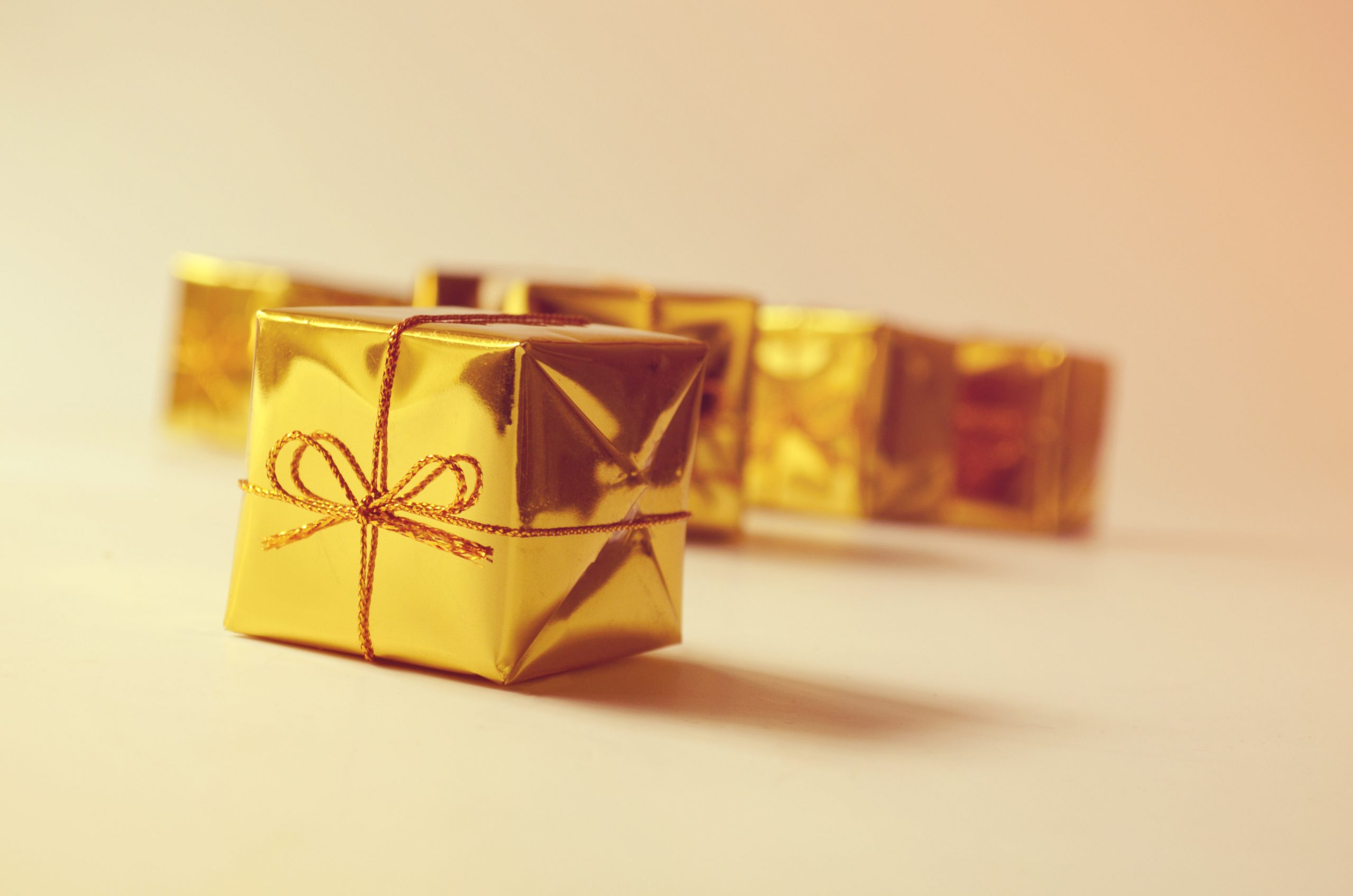 gifts_golder_wrapper_hires